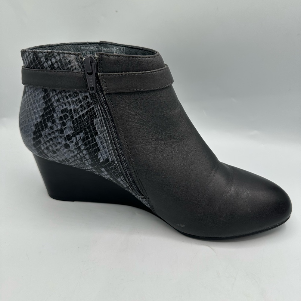Vionic Boots Womens 8.5 Shasta Ankle Bootie Gray Snake Print Wedge Heels - Picture 2 of 12